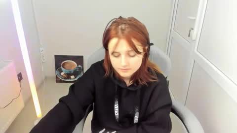 Snapshot of elara_muse chatting on May 13, 2026, 7:28 am Evie online show from May 13, 2026, 7:28 am