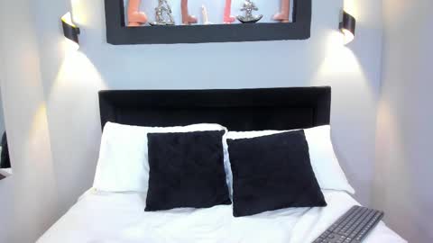 Ela online show from October 7, 2025, 5:26 am