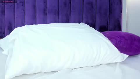 Ela online show from October 24, 2025, 5:37 am