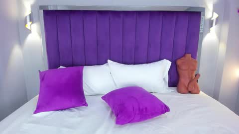 Ela online show from October 31, 2025, 4:24 am