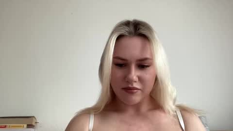 Snapshot of elaraluxxxe chatting on February 13, 2025, 11:39 am elaraluxxxe online show from February 13, 2025, 11:39 am