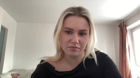 Snapshot of elaraluxxxe chatting on February 15, 2025, 1:27 pm elaraluxxxe online show from February 15, 2025, 1:27 pm