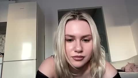 Snapshot of elaraluxxxe chatting on February 22, 2025, 2:08 pm elaraluxxxe online show from February 22, 2025, 2:08 pm