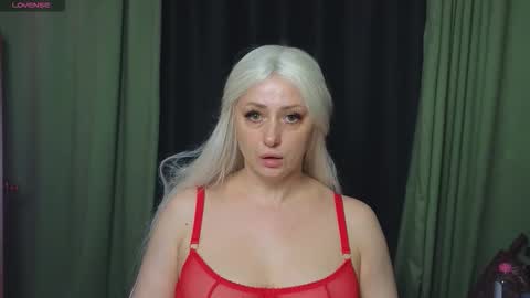 Snapshot of elarasable chatting on February 17, 2026, 4:57 pm elarasable online show from February 17, 2026, 4:57 pm