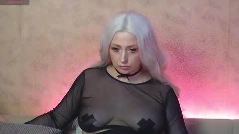 Snapshot of elarasable chatting on February 18, 2026, 5:42 pm elarasable online show from February 18, 2026, 5:42 pm