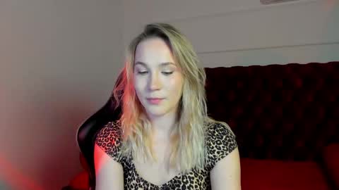 elaravoltage online show from March 25, 2026, 5:19 pm