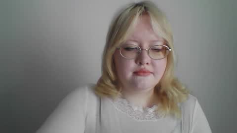 Snapshot of elayne_sweet chatting on March 2, 2026, 8:10 am elayne_sweet online show from March 2, 2026, 8:10 am