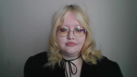 elayne_sweet online show from March 8, 2026, 8:18 am