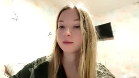 Snapshot of elaynecinco chatting on February 20, 2026, 1:44 pm MIa online show from February 20, 2026, 1:44 pm