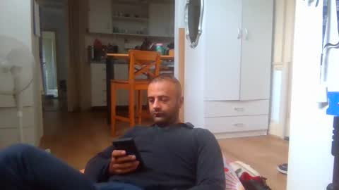 daniel18cmx online show from March 1, 2026, 1:51 am