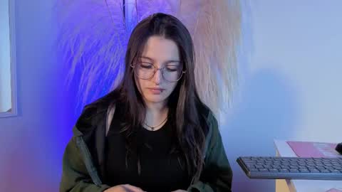 Elecktra online show from April 15, 2026, 7:43 pm