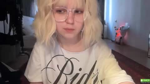 Snapshot of electric_woman chatting on July 19, 2026, 2:10 pm Aleksa online show from July 19, 2026, 2:10 pm