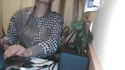 Snapshot of electrocute_me chatting on January 7, 2025, 12:31 pm Julia Follow me on Onlyfansju grosroberts online show from January 7, 2025, 12:31 pm