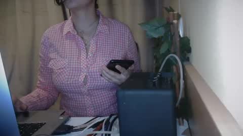 Snapshot of electrocute_me chatting on February 7, 2025, 12:50 pm Julia Follow me on Onlyfansju grosroberts online show from February 7, 2025, 12:50 pm