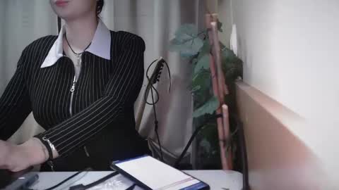 Snapshot of electrocute_me chatting on February 16, 2025, 2:32 pm Julia Follow me on Onlyfansju grosroberts online show from February 16, 2025, 2:32 pm