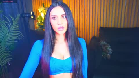 elegant_mysterious online show from January 14, 2026, 10:58 pm