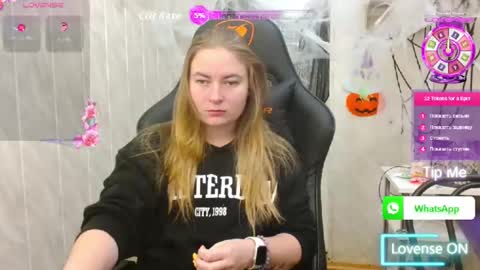 Snapshot of elena_maeer chatting on October 21, 2025, 5:41 am Elena online show from October 21, 2025, 5:41 am