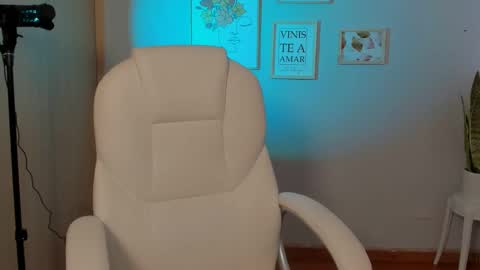 Snapshot of elena_ruiz chatting on January 20, 2025, 9:01 pm Elena online show from January 20, 2025, 9:01 pm