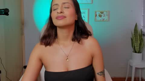 Snapshot of elena_ruiz chatting on February 27, 2025, 8:53 pm Elena online show from February 27, 2025, 8:53 pm