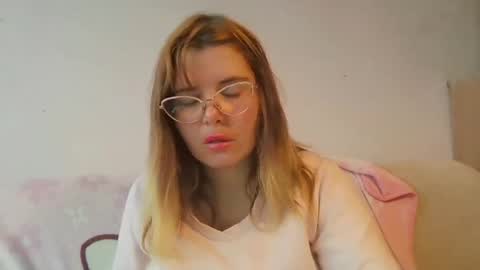 Elena online show from December 2, 2025, 1:28 pm