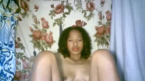 elenah013 online show from February 18, 2026, 7:37 am