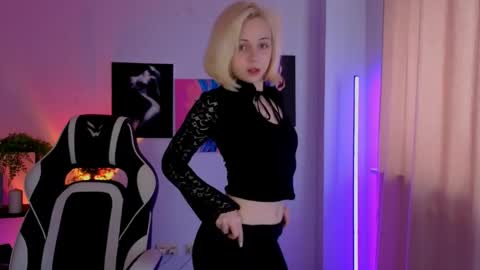 Snapshot of elenamonroe_ chatting on April 20, 2026, 4:59 am elenamonroe_ online show from April 20, 2026, 4:59 am