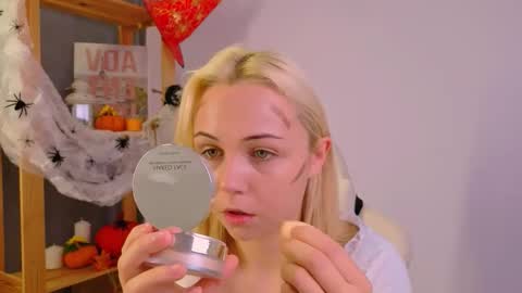 Snapshot of elenamonroee chatting on October 21, 2025, 3:40 am elenamonroee online show from October 21, 2025, 3:40 am