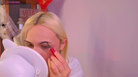 Snapshot of elenamonroee chatting on October 25, 2025, 3:47 am elenamonroee online show from October 25, 2025, 3:47 am