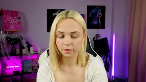 Snapshot of elenamonroee chatting on October 26, 2025, 9:37 am elenamonroee online show from October 26, 2025, 9:37 am