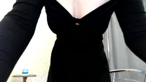 elenaza online show from October 25, 2025, 1:51 pm