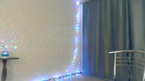 elenaza online show from April 22, 2026, 8:32 pm