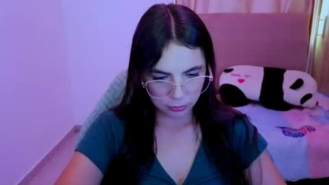 Snapshot of elenna_hotx chatting on June 15, 2026, 6:32 pm agnes online show from June 15, 2026, 6:32 pm