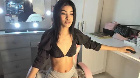 Snapshot of elettra_bennet chatting on February 7, 2026, 3:10 am elettra_bennet online show from February 7, 2026, 3:10 am