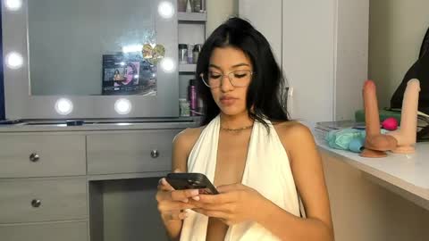 Snapshot of elettra_bennet chatting on May 16, 2026, 2:19 am elettra_bennet online show from May 16, 2026, 2:19 am