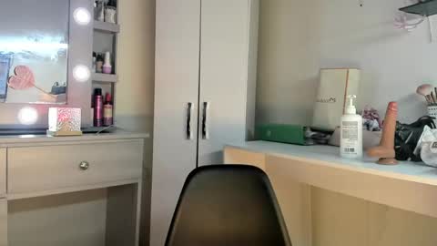Snapshot of elettra_bennet chatting on May 19, 2026, 1:56 am elettra_bennet online show from May 19, 2026, 1:56 am