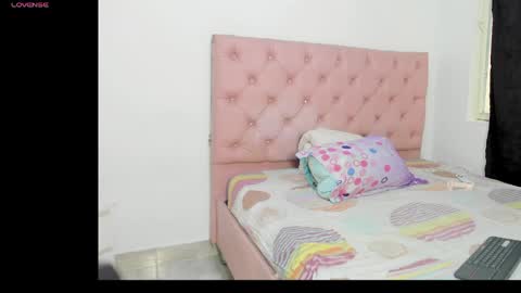 elettra_parisi19 online show from May 29, 2026, 2:04 pm