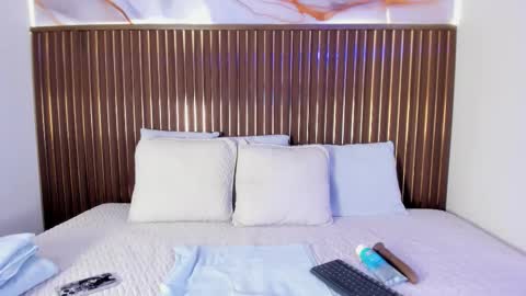 Elevensky  online show from October 23, 2025, 9:02 pm