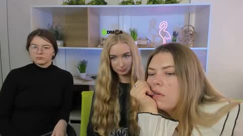 Snapshot of eli_bliss chatting on October 7, 2025, 8:44 am Eli online show from October 7, 2025, 8:44 am