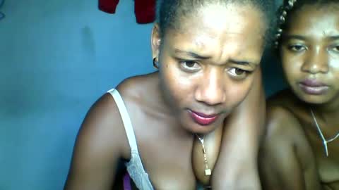 Snapshot of elia011 chatting on January 25, 2025, 8:00 pm elia011 online show from January 25, 2025, 8:00 pm