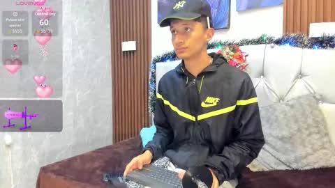 Snapshot of elian_julian chatting on November 17, 2025, 9:09 pm Elian Julian online show from November 17, 2025, 9:09 pm