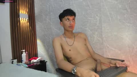 Snapshot of elian_julian chatting on December 3, 2025, 12:40 am Elian Julian online show from December 3, 2025, 12:40 am