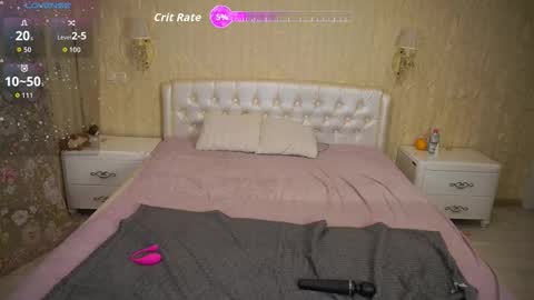 Luna online show from October 31, 2025, 3:46 pm