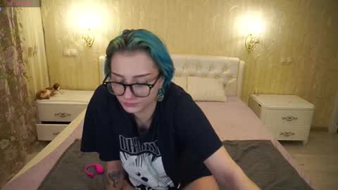 Luna online show from November 16, 2025, 10:37 pm