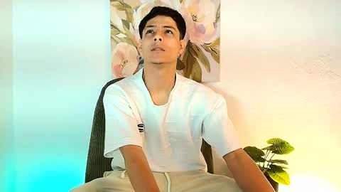 elias_salvatore_ online show from May 22, 2026, 2:12 pm