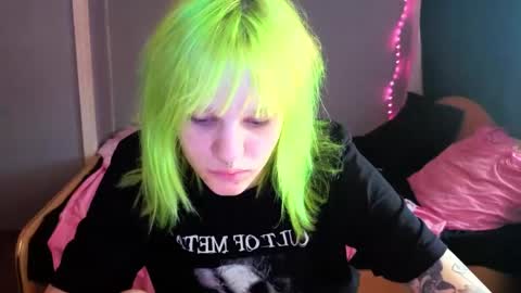 Snapshot of elieiza_xo chatting on April 24, 2026, 9:23 am elieiza_xo online show from April 24, 2026, 9:23 am