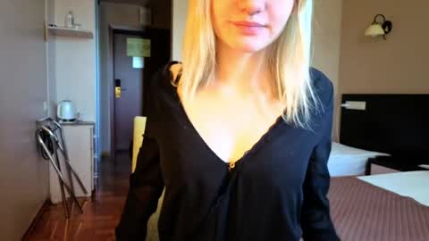Snapshot of elieiza_xo chatting on June 1, 2026, 8:38 am elieiza_xo online show from June 1, 2026, 8:38 am