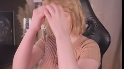 Ellie online show from January 11, 2026, 12:21 pm