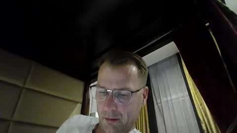 eliger35 online show from November 15, 2025, 6:15 pm