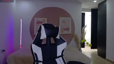 eliiih_ online show from May 17, 2026, 7:54 pm