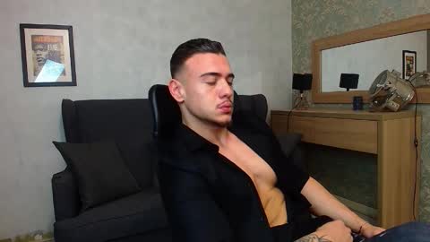 ElijahThorne online show from November 19, 2025, 5:29 am